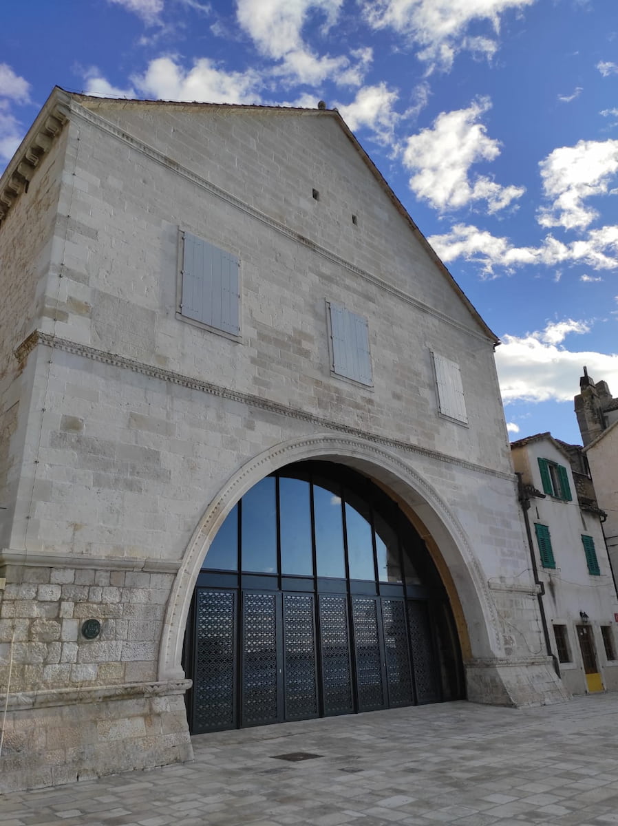 Cidade de Hvar, O Arsenal